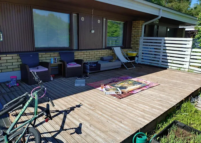 公寓 House By The *