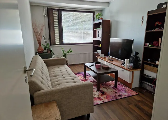 公寓 House By The *